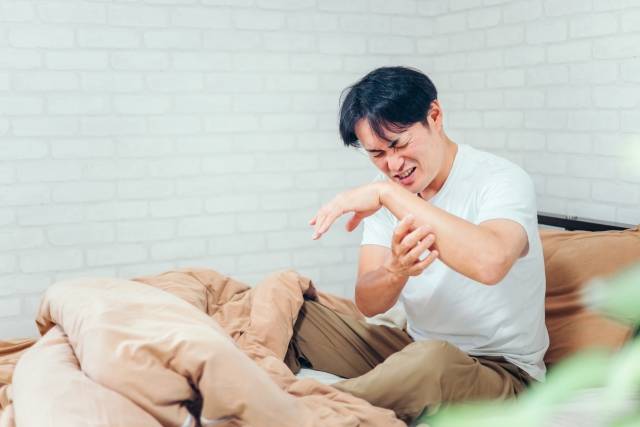痛そうな男性