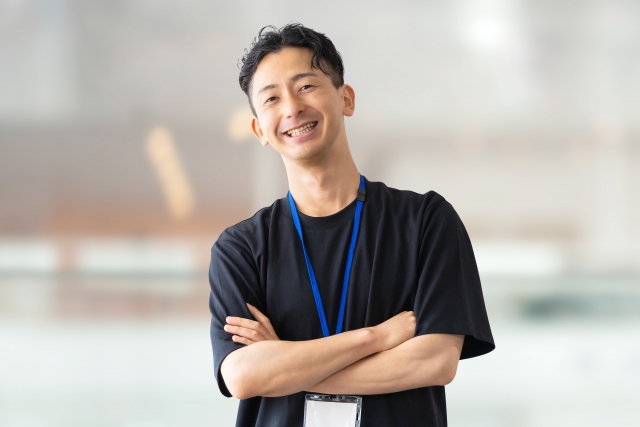 喜ぶ男性
